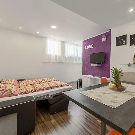 Eva- Modern Place Apartment