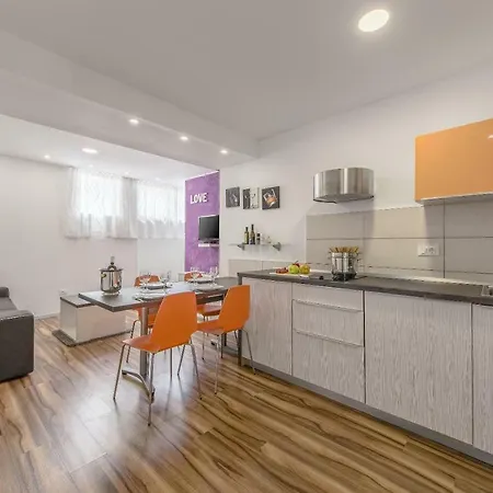 Eva- Modern Place Apartment